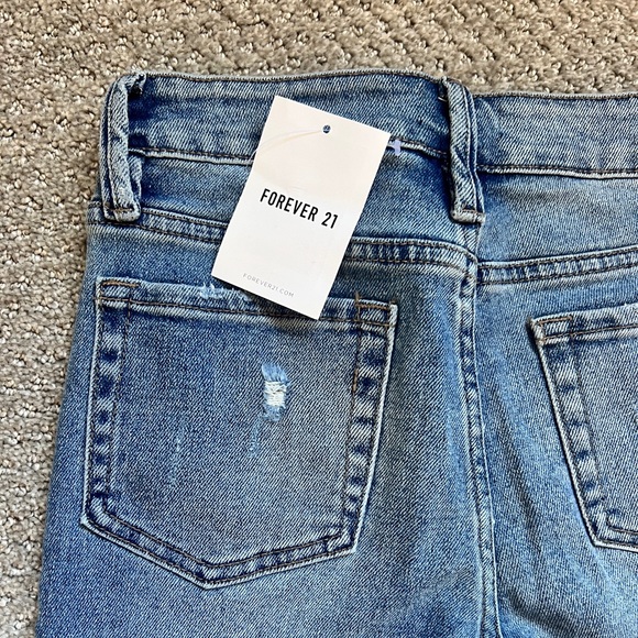 NWT Forever 21 Boot Leg Jeans. Size 9/10 - Picture 4 of 5